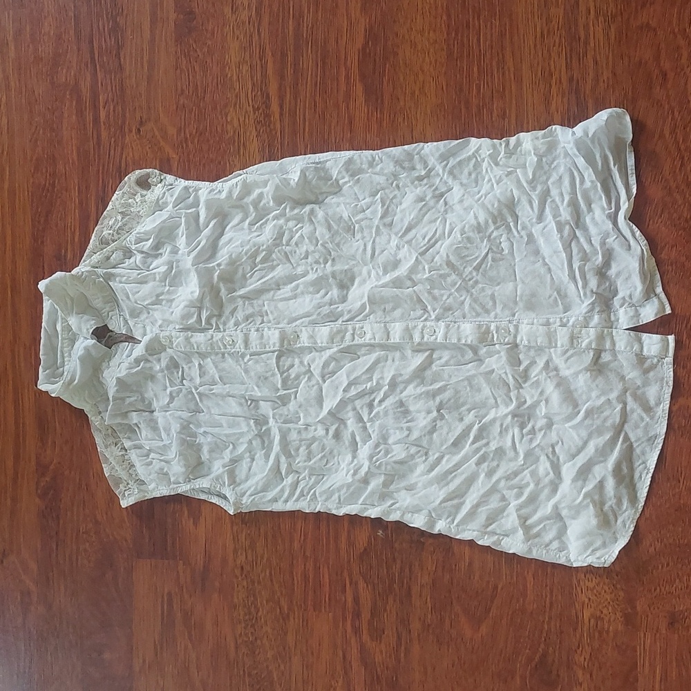 Sleeveless blouse
